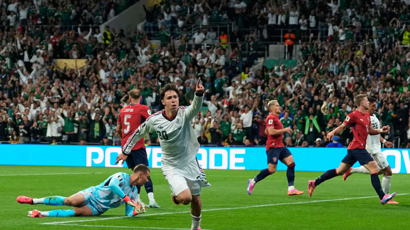 MS ve fotbale ON-LINE: Mexiko vede už o dva góly, situace českých fotbalistů je kritická