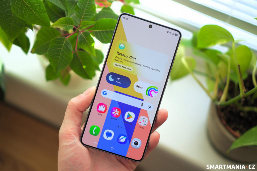 Jak předejít únavě očí z mobilu? Odhalíme, proč ani drahý displej nemusí být výhra