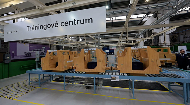 Slovensko je automobilová velmoc. Prezident láká čínské automobilky