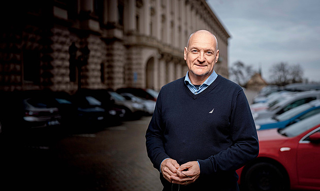 Britové si z politiky dělají legraci, volby rozhodne migrace, říká český velvyslanec