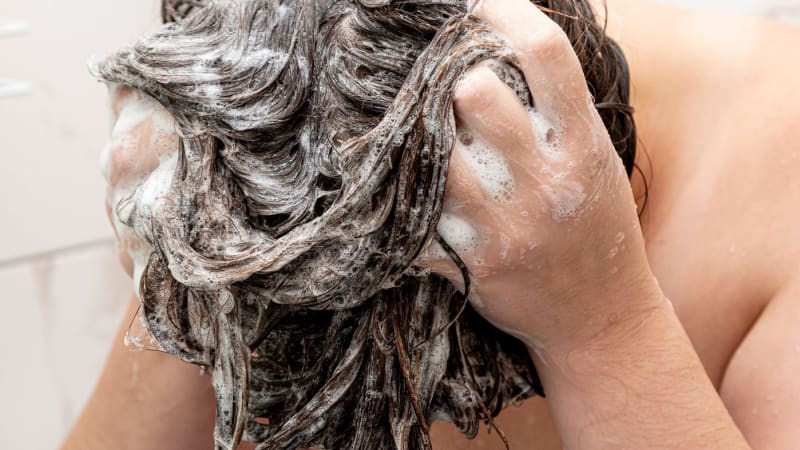 Pozor na nebezpečnou kosmetiku, varují hygienici. Produkty obsahují zakázanou látku