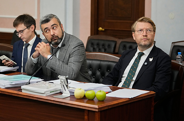 Ruský soud rozhoduje o vyloučení protiválečné strany z voleb, stovky lidí demonstrují