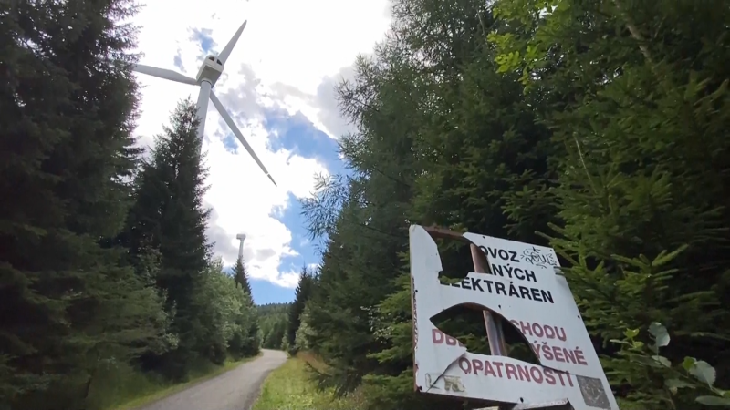 Nebezpečné větrné elektrárny v Jeseníkách. Chátrají a hrozí jejich pád, varuje šéf správy parku