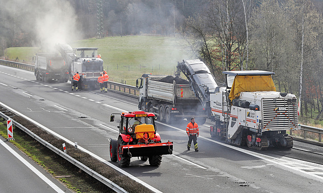 Silničáři opravují dálniční mosty na D6 u Sokolova. Omezení potrvají do října