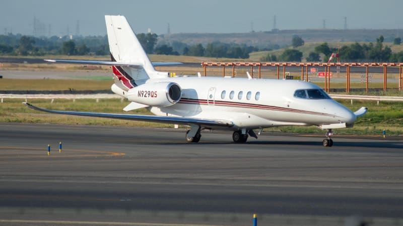 Letadlo sjelo z ranveje a začalo hořet. Oba piloti v Libyi měli být opilí
