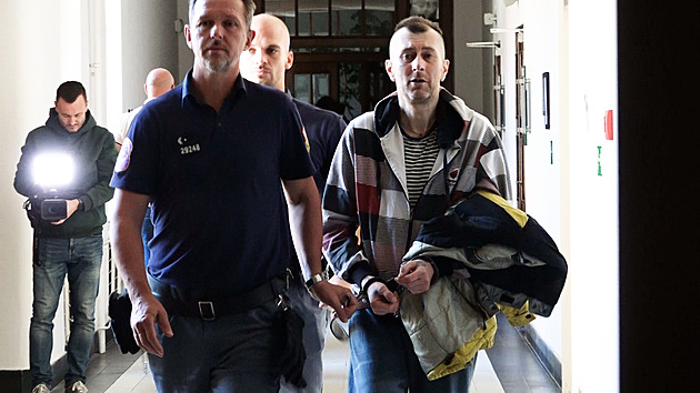 Chci nůž. Vyhladím azylák, řekl muž v zastavárně. Půjde do vězení na šest let