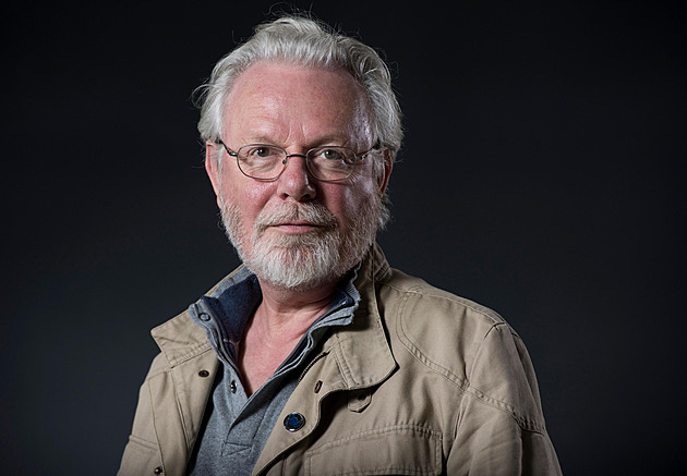 Zemřel Peter May. Autorovi oblíbené série z ostrova Lewis právě česky vychází kniha