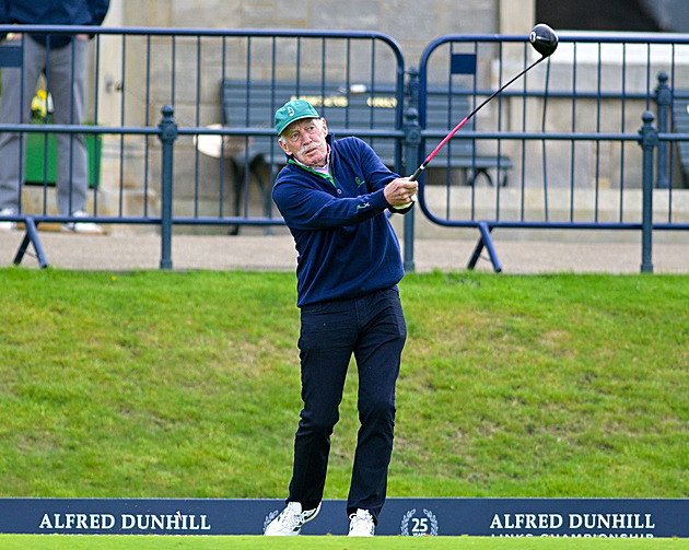Protest fanoušků Celticu. Na golfovém turnaji házeli po majiteli klubu tenisáky
