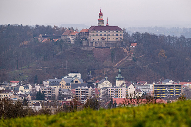Starosta v Náchodě roky vyhrává, ale jiní chtějí posílit. I ostrou kampaní