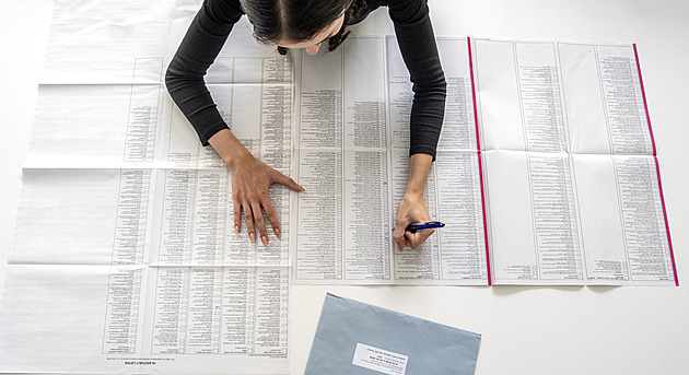 Je jí 86 let a politiku odmítá. Přesto se objevila na kandidátce – a není sama