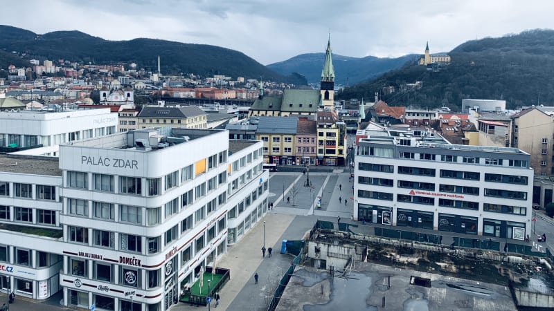V „díře“ bude parkoviště, jinak dám plat na charitu, slíbil Vohryzka. V Ústí drtivě triumfoval