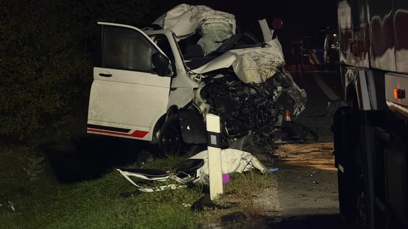 Tragická nehoda u Hodonína: Řidič dodávky vjel do protisměru, nepřežil střet s kamionem