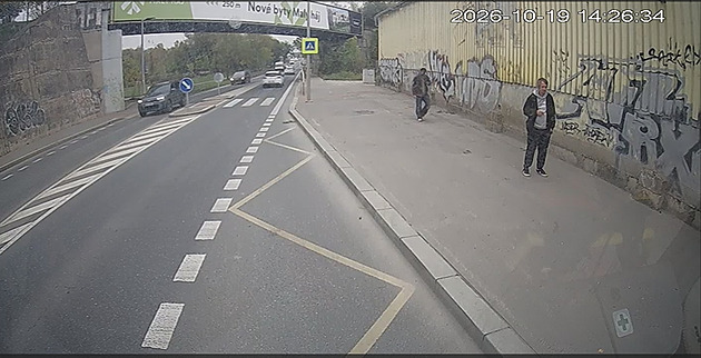 GIBS hledá důležité svědky nehody policejního vozu, který v Praze srazil dívku