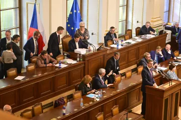 Sněmovna směřuje k hlasování o zrušení poplatků pro ČT a ČRo