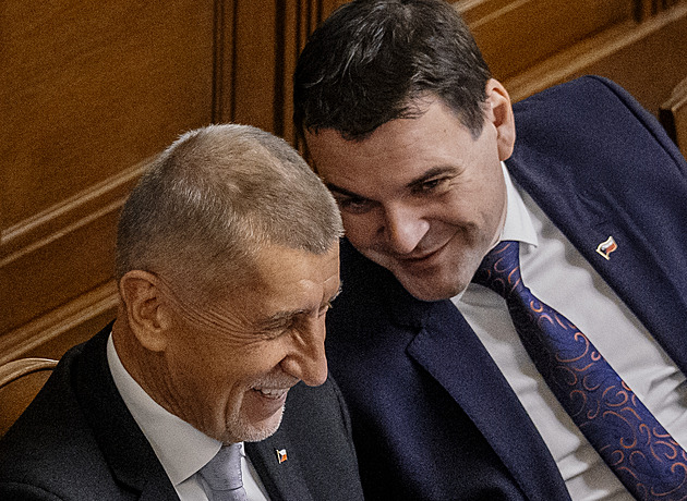 Hysterie, míní Babiš. Nedochází jim to, ale podpořili vládu, řekl k protestům Macinka