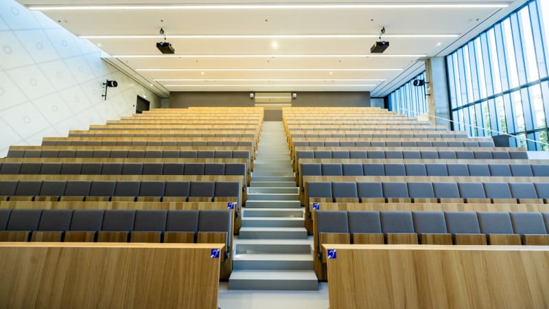 Tragická smrt 20leté studentky z Hradce: Rána pro celou akademickou obec, smutní škola